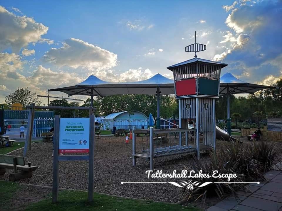 Meridian Tattershall Lakes Escape - Lakeside Lodge Caravan With A Fishing Peg Luxury Hot Tub Exteriér fotografie