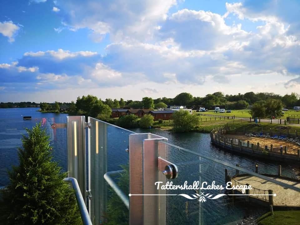 Meridian Tattershall Lakes Escape - Lakeside Lodge Caravan With A Fishing Peg Luxury Hot Tub Exteriér fotografie