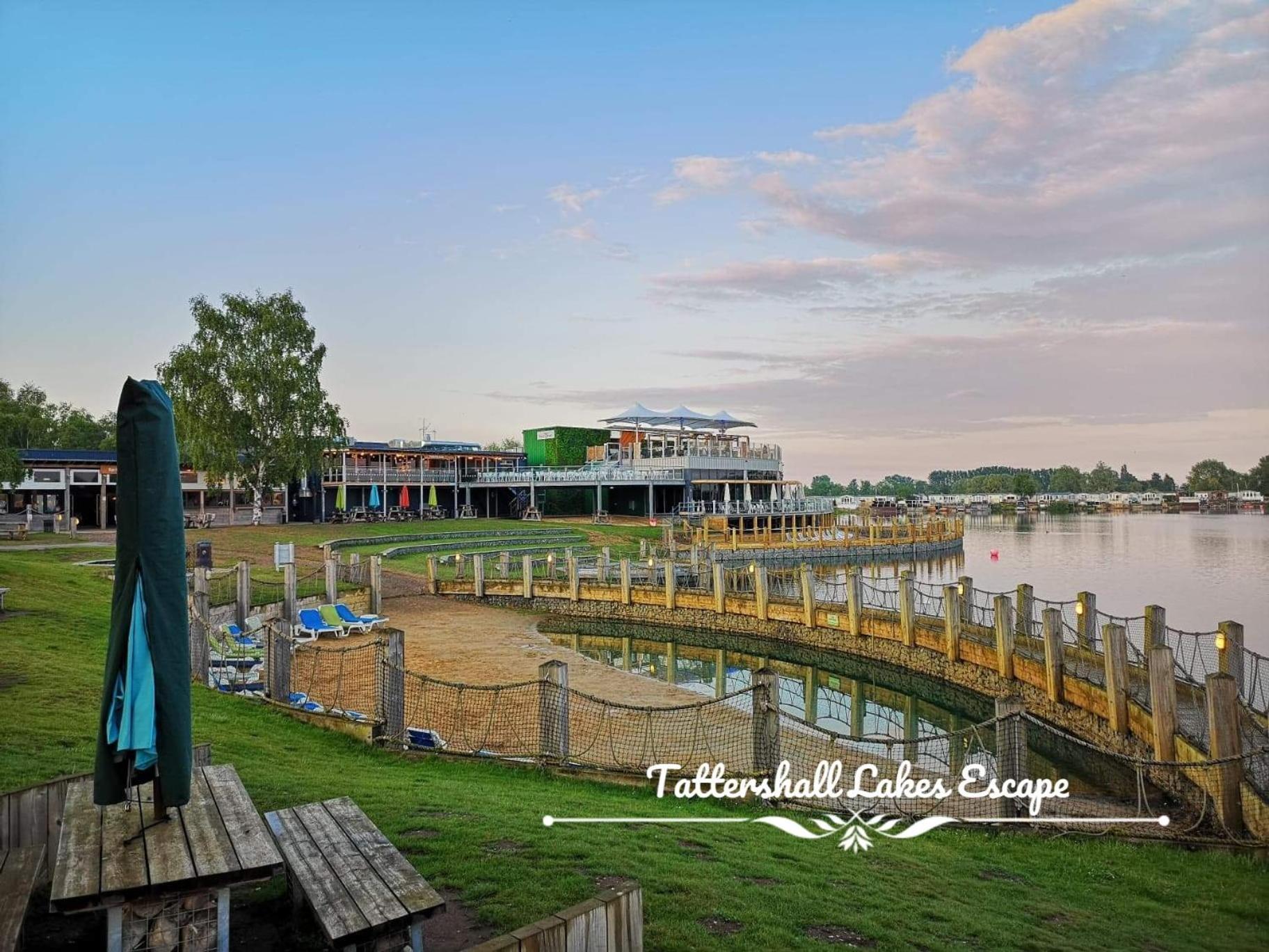 Meridian Tattershall Lakes Escape - Lakeside Lodge Caravan With A Fishing Peg Luxury Hot Tub Exteriér fotografie