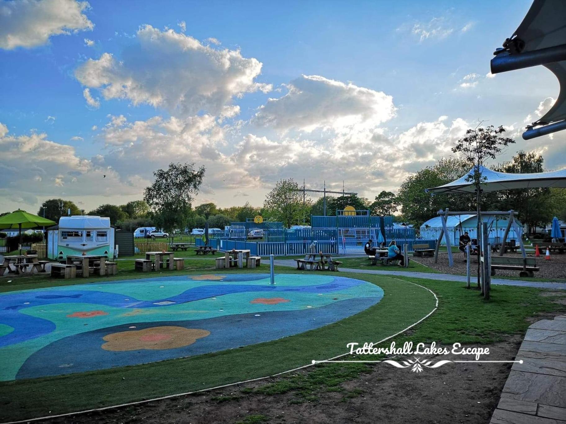 Meridian Tattershall Lakes Escape - Lakeside Lodge Caravan With A Fishing Peg Luxury Hot Tub Exteriér fotografie