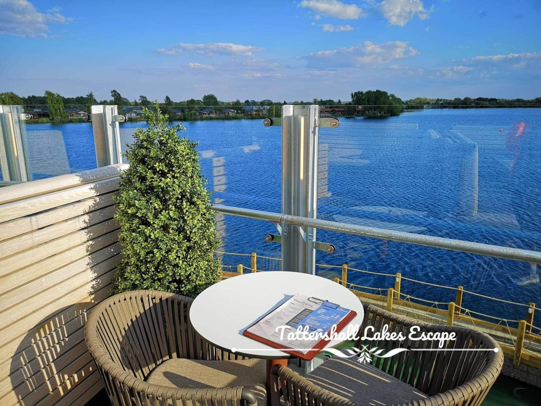 Meridian Tattershall Lakes Escape - Lakeside Lodge Caravan With A Fishing Peg Luxury Hot Tub Exteriér fotografie