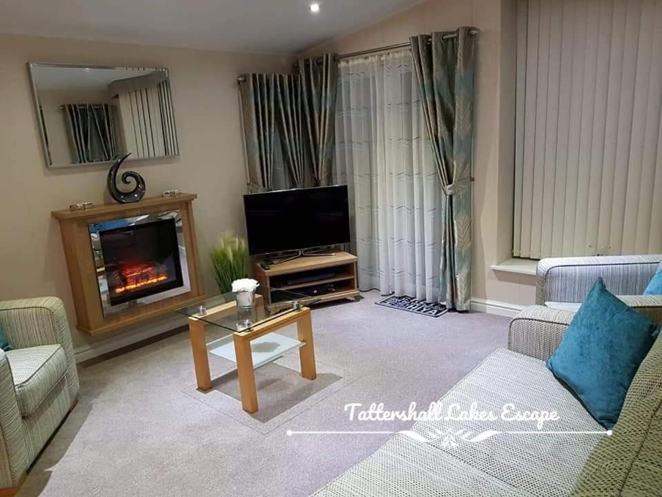 Meridian Tattershall Lakes Escape - Lakeside Lodge Caravan With A Fishing Peg Luxury Hot Tub Exteriér fotografie