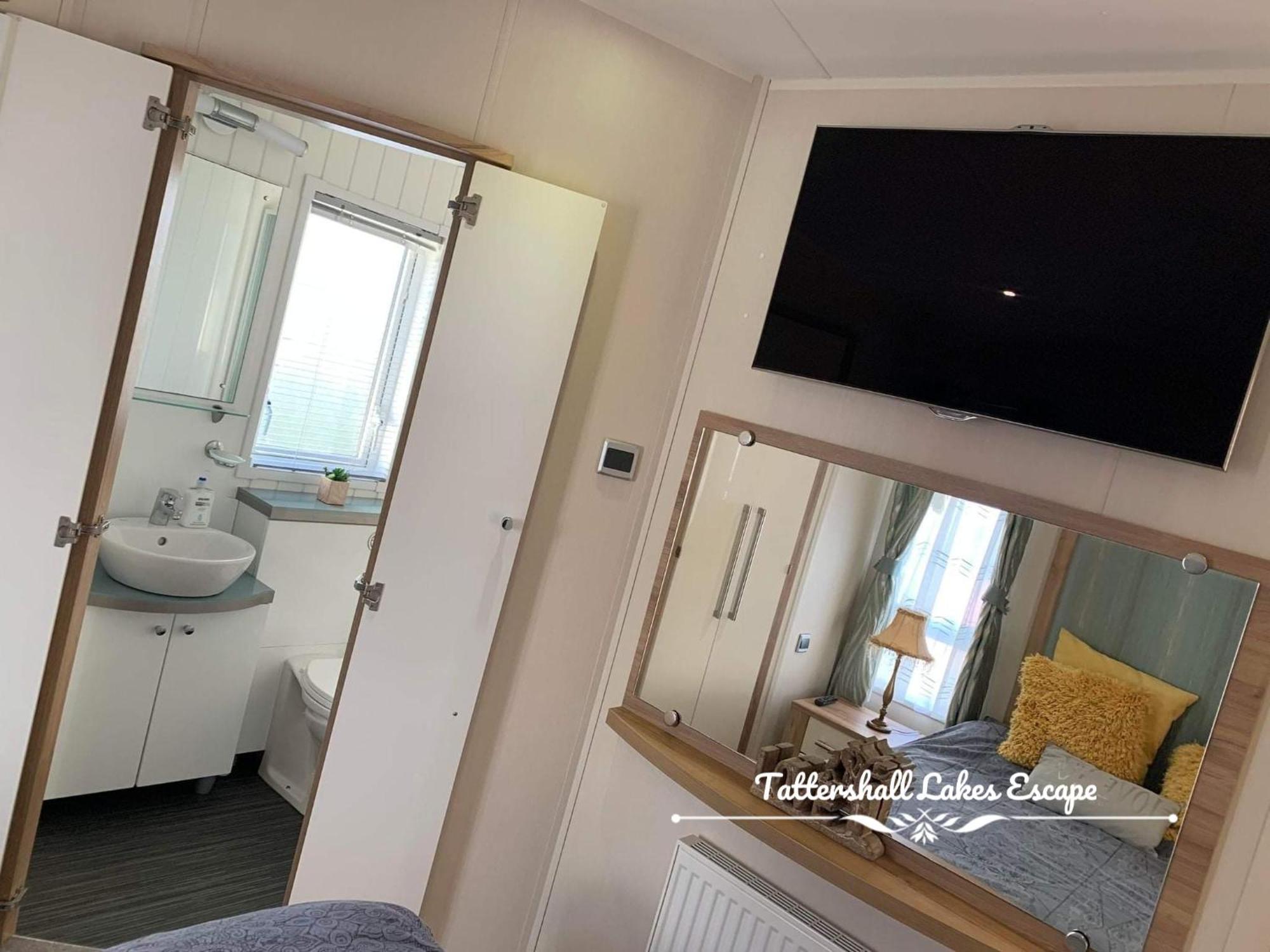 Meridian Tattershall Lakes Escape - Lakeside Lodge Caravan With A Fishing Peg Luxury Hot Tub Exteriér fotografie