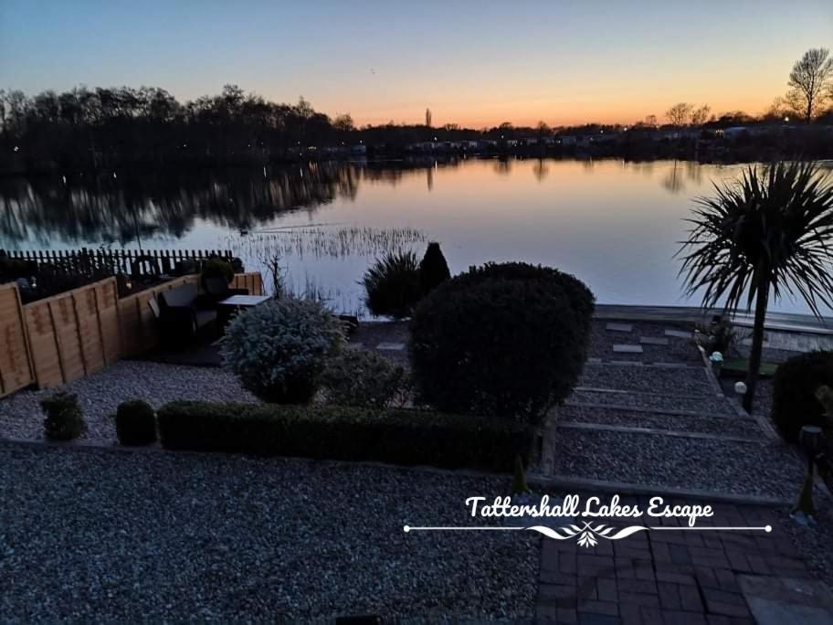 Meridian Tattershall Lakes Escape - Lakeside Lodge Caravan With A Fishing Peg Luxury Hot Tub Exteriér fotografie