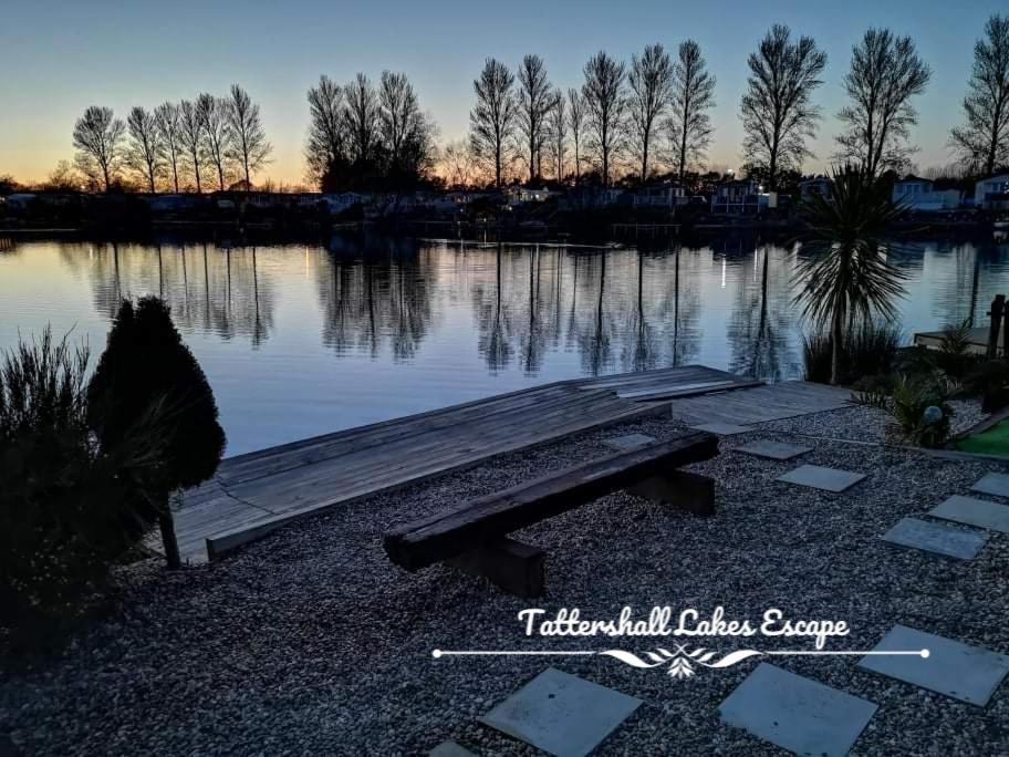 Meridian Tattershall Lakes Escape - Lakeside Lodge Caravan With A Fishing Peg Luxury Hot Tub Exteriér fotografie