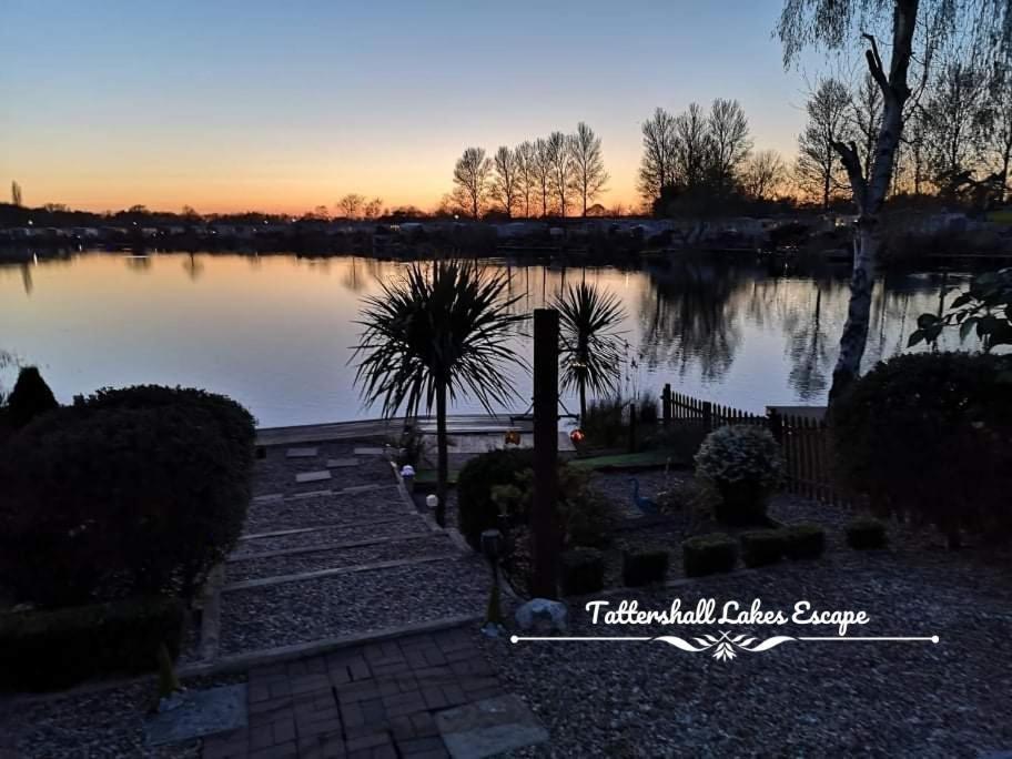 Meridian Tattershall Lakes Escape - Lakeside Lodge Caravan With A Fishing Peg Luxury Hot Tub Exteriér fotografie