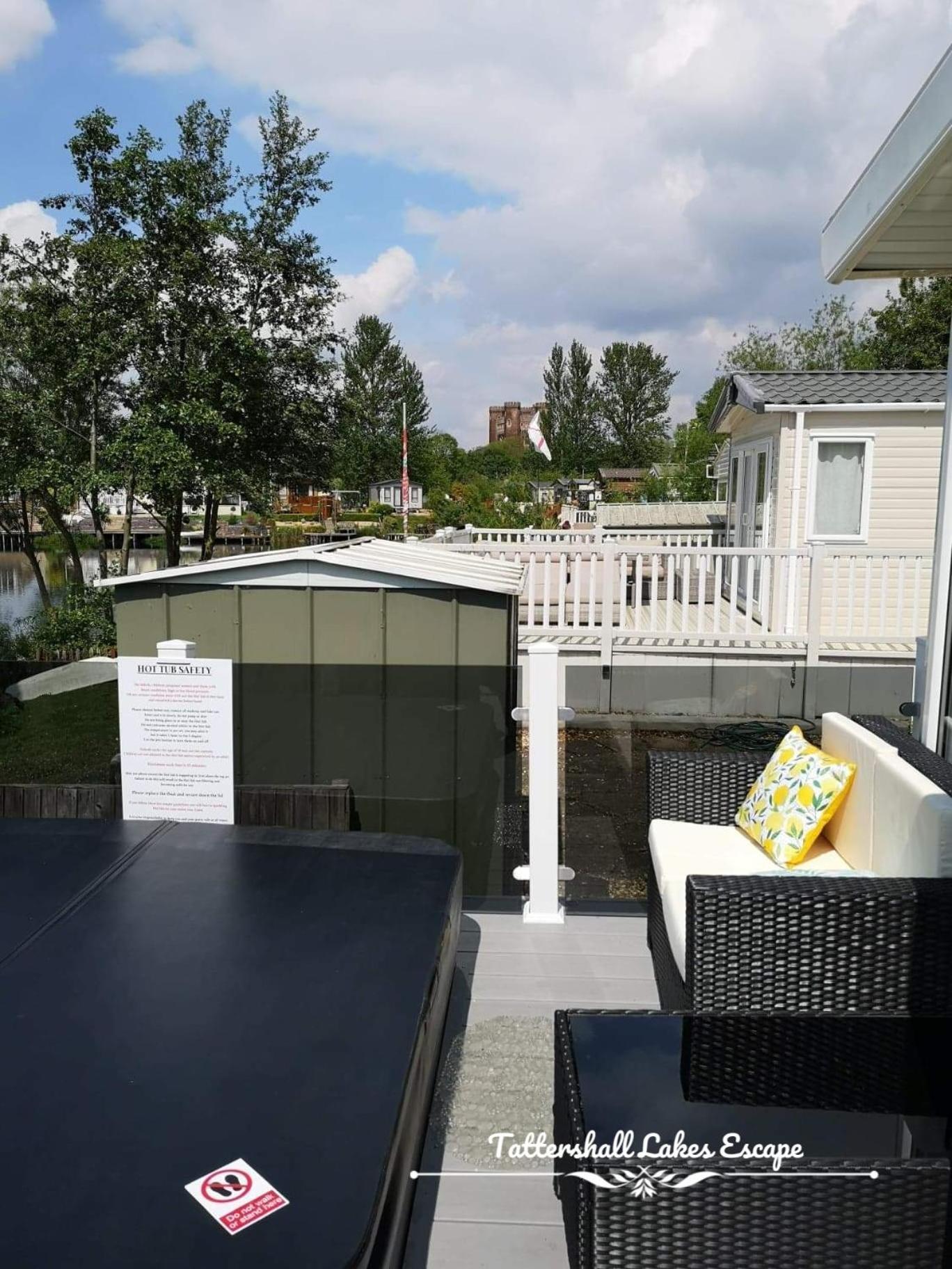 Meridian Tattershall Lakes Escape - Lakeside Lodge Caravan With A Fishing Peg Luxury Hot Tub Exteriér fotografie