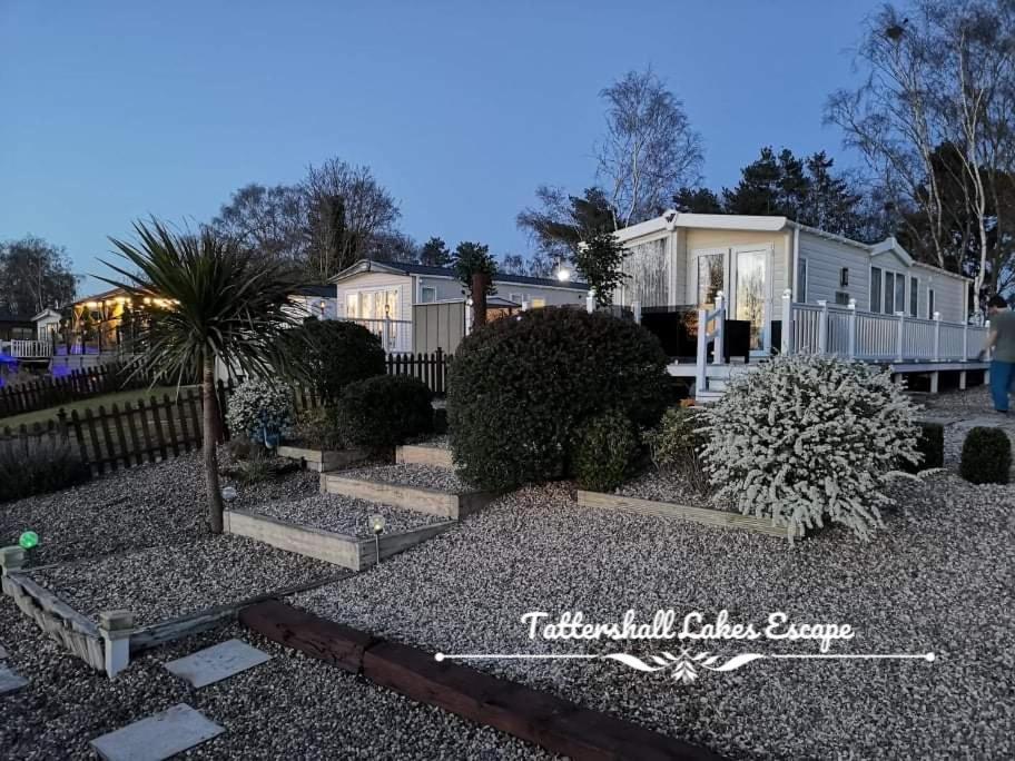 Meridian Tattershall Lakes Escape - Lakeside Lodge Caravan With A Fishing Peg Luxury Hot Tub Exteriér fotografie