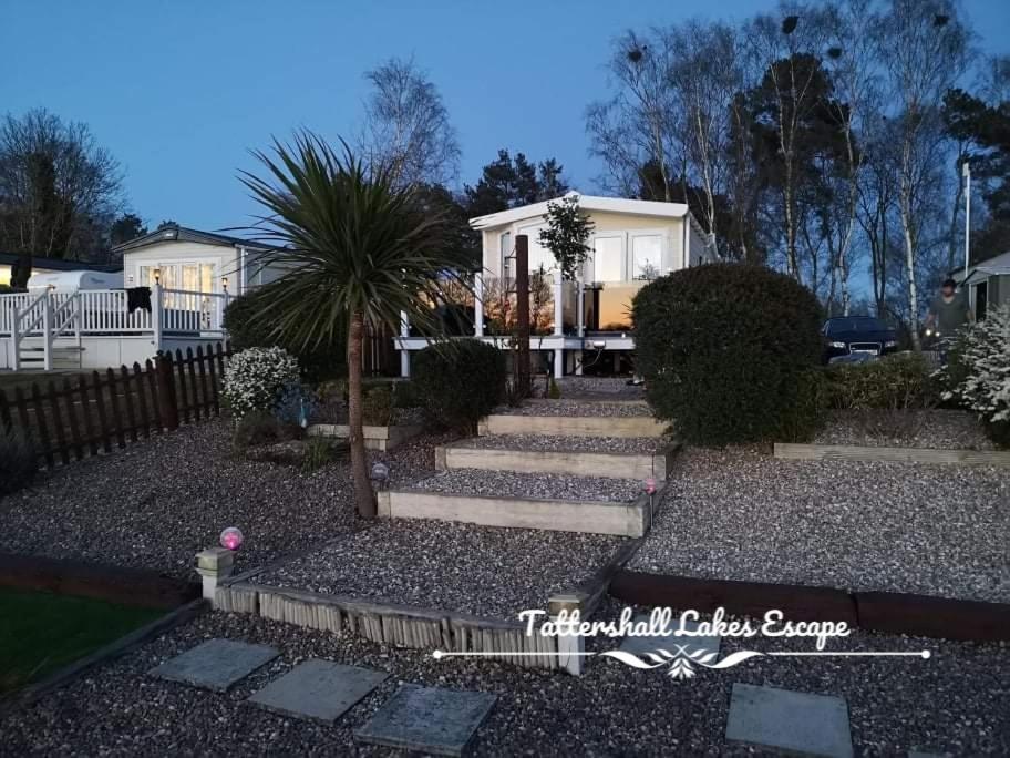 Meridian Tattershall Lakes Escape - Lakeside Lodge Caravan With A Fishing Peg Luxury Hot Tub Exteriér fotografie