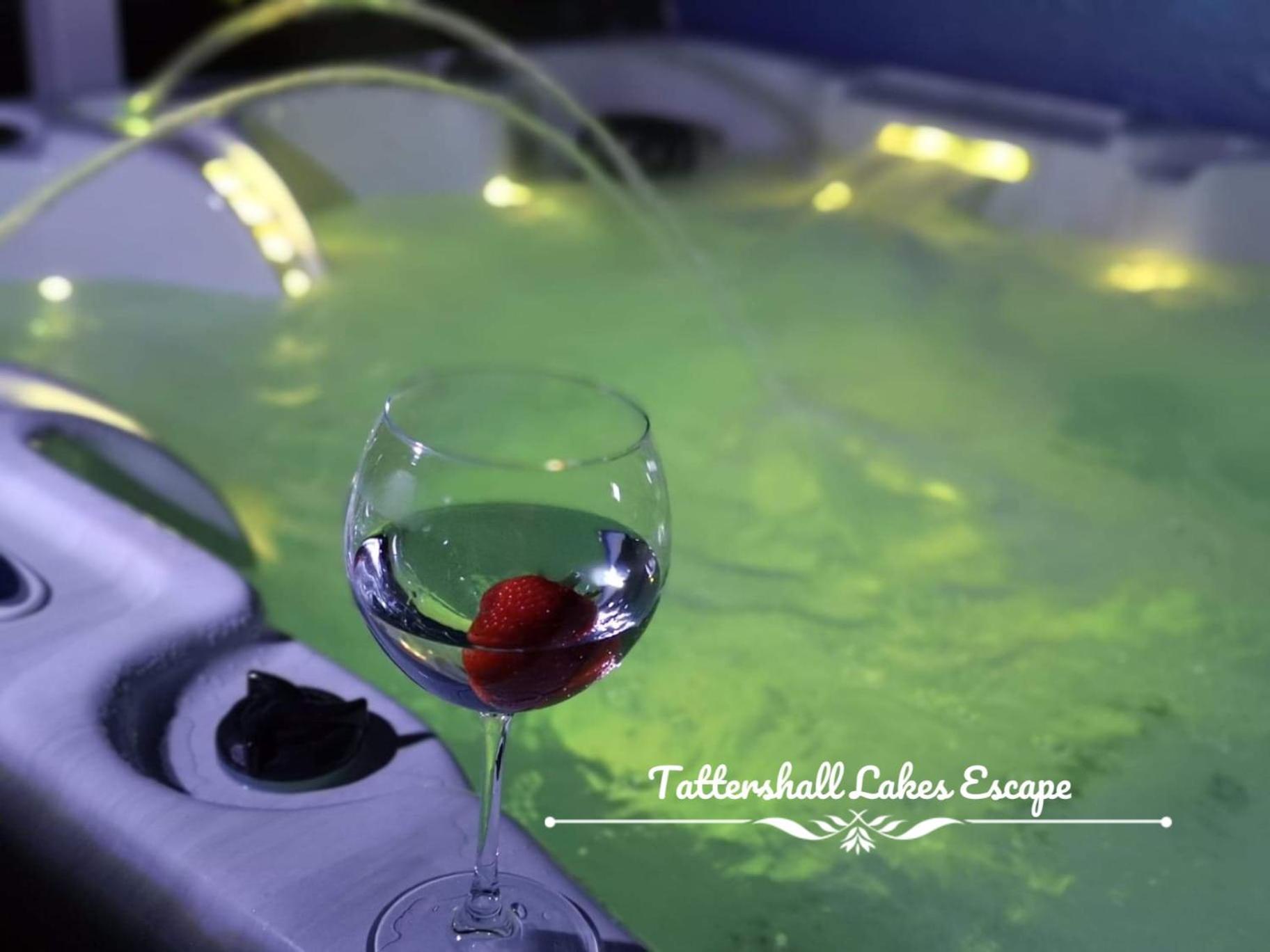 Meridian Tattershall Lakes Escape - Lakeside Lodge Caravan With A Fishing Peg Luxury Hot Tub Exteriér fotografie