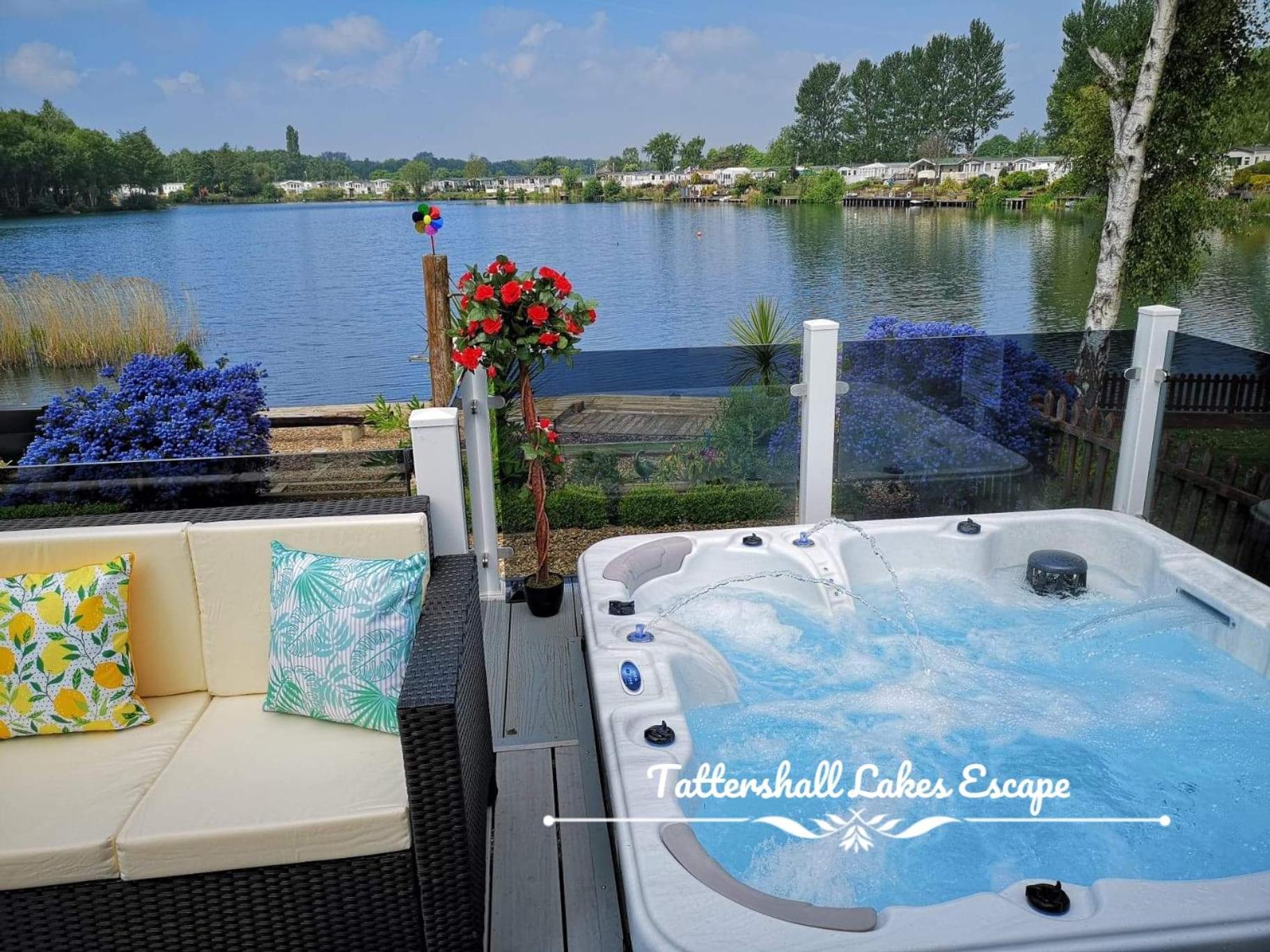 Meridian Tattershall Lakes Escape - Lakeside Lodge Caravan With A Fishing Peg Luxury Hot Tub Exteriér fotografie